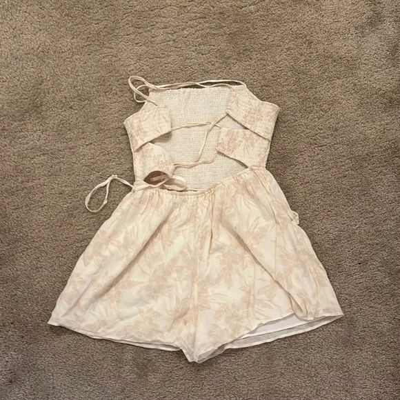 American Eagle Outfitters Cream Floral Romper - Picture 3 of 4